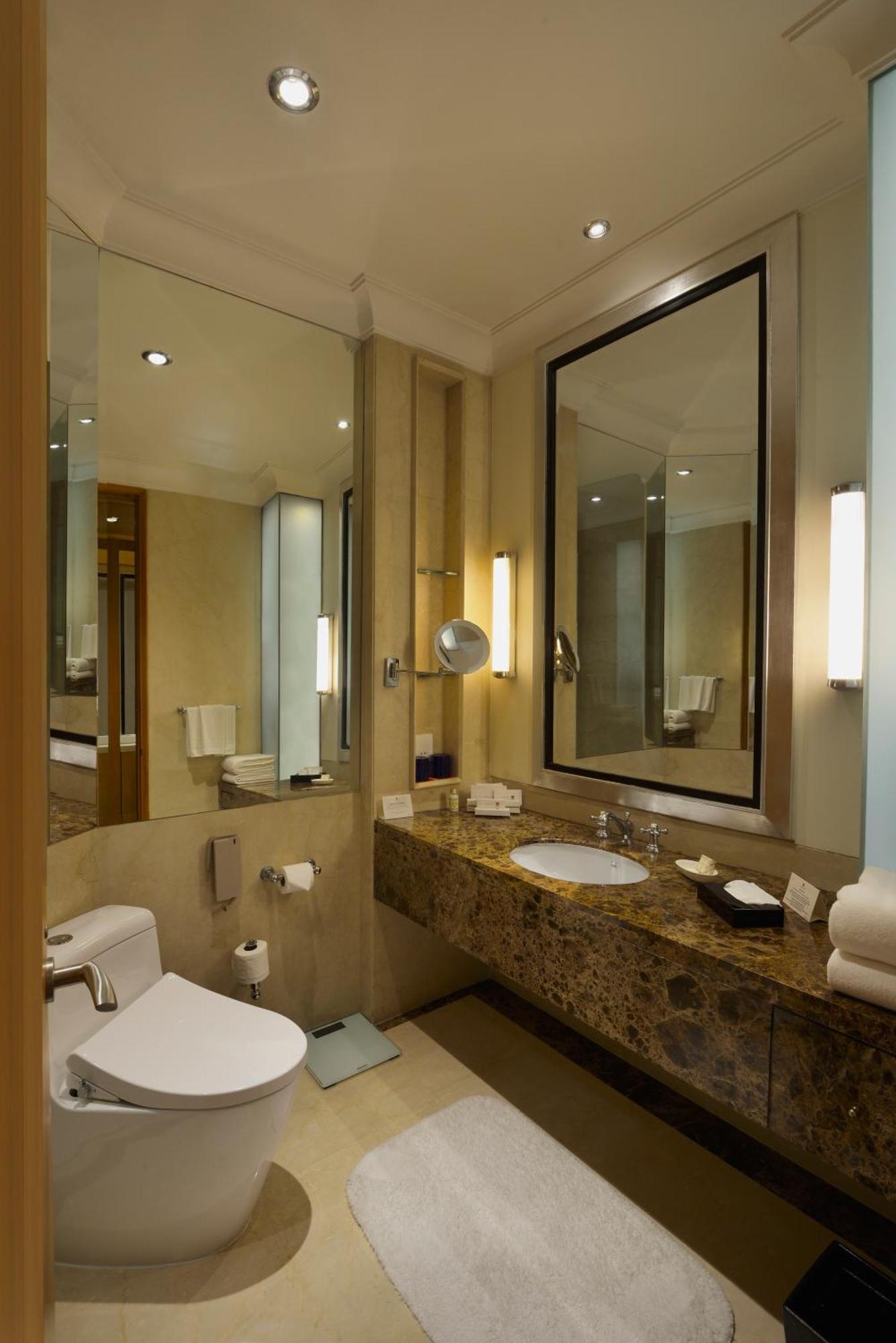 Trident Gurgaon Hotel Kültér fotó Bathroom