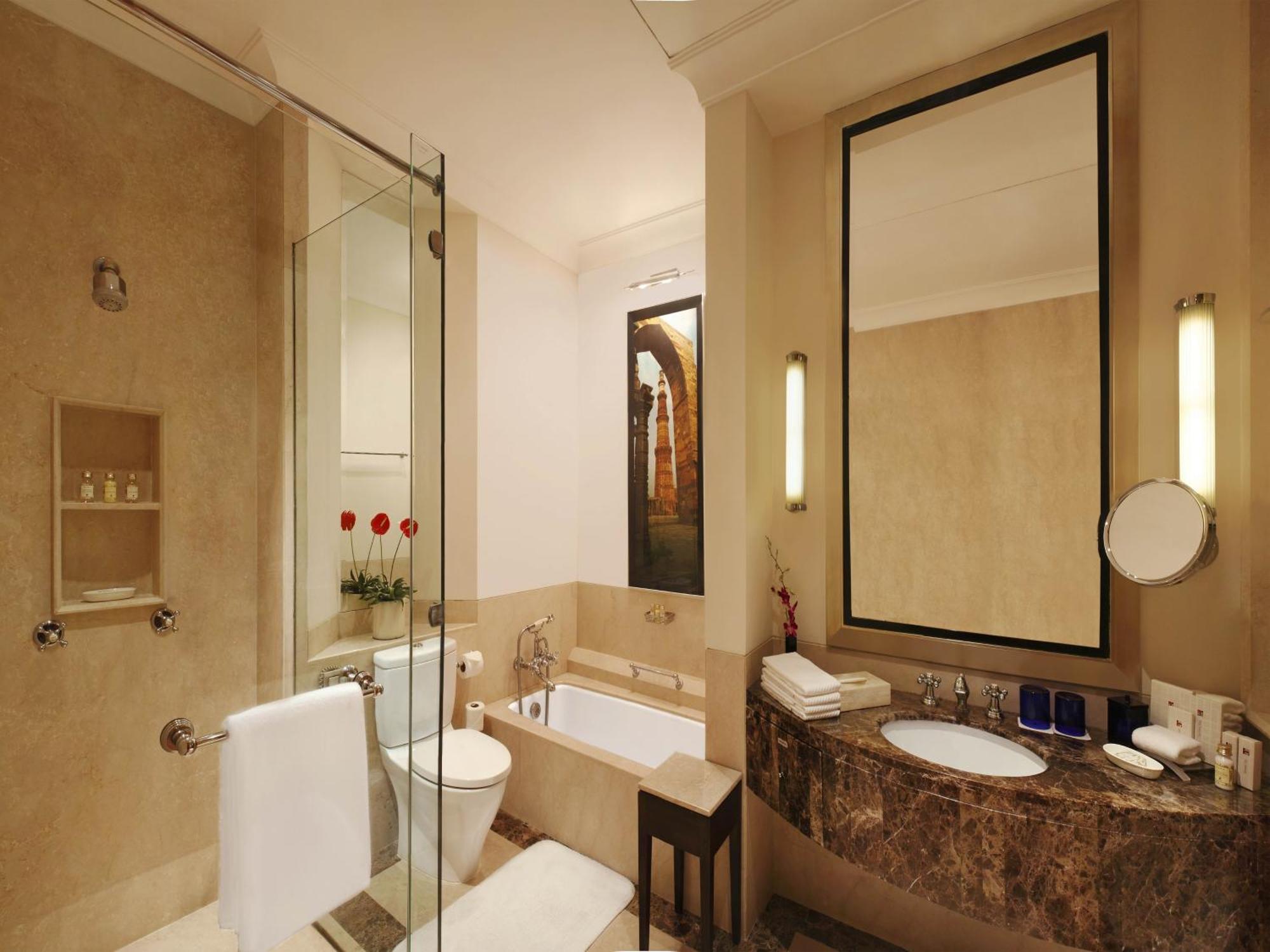 Trident Gurgaon Hotel Kültér fotó Bathroom